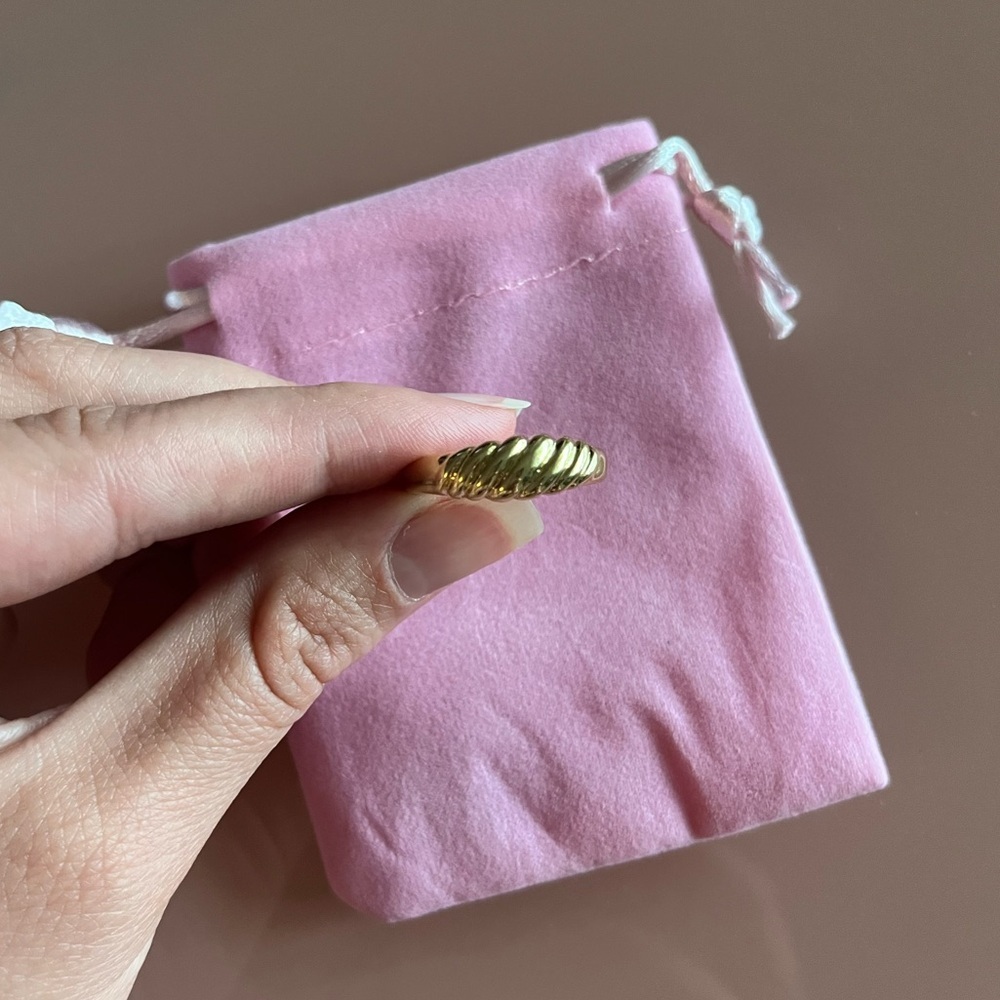 ✨ 18K Gold Plated Croissant Dôme Ring ✨ - Size 5